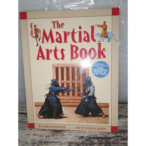 The Martial Arts Book Paperback August 1 2010 Essential Techniques & Philosophy - Picture 1 of 2